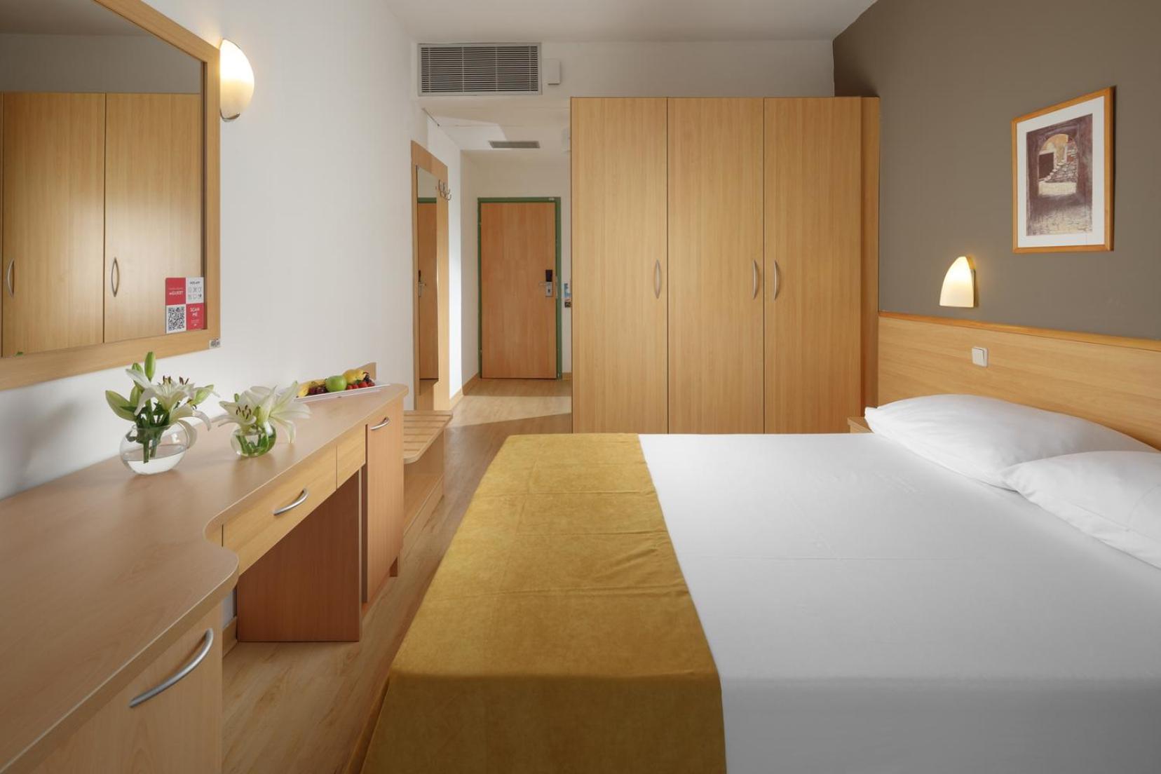 Hotel Aurora Plava Laguna 4*